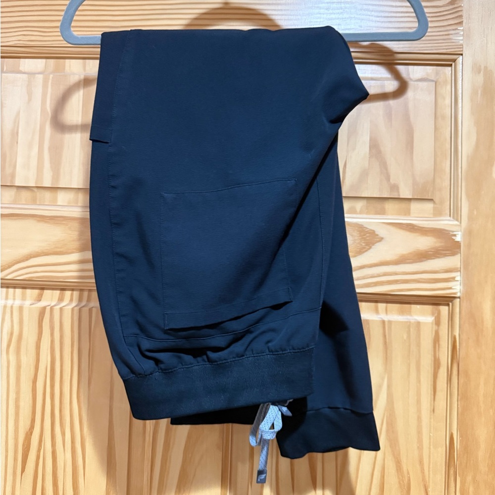 Fabletics Black Womens Scrub Set - image 3